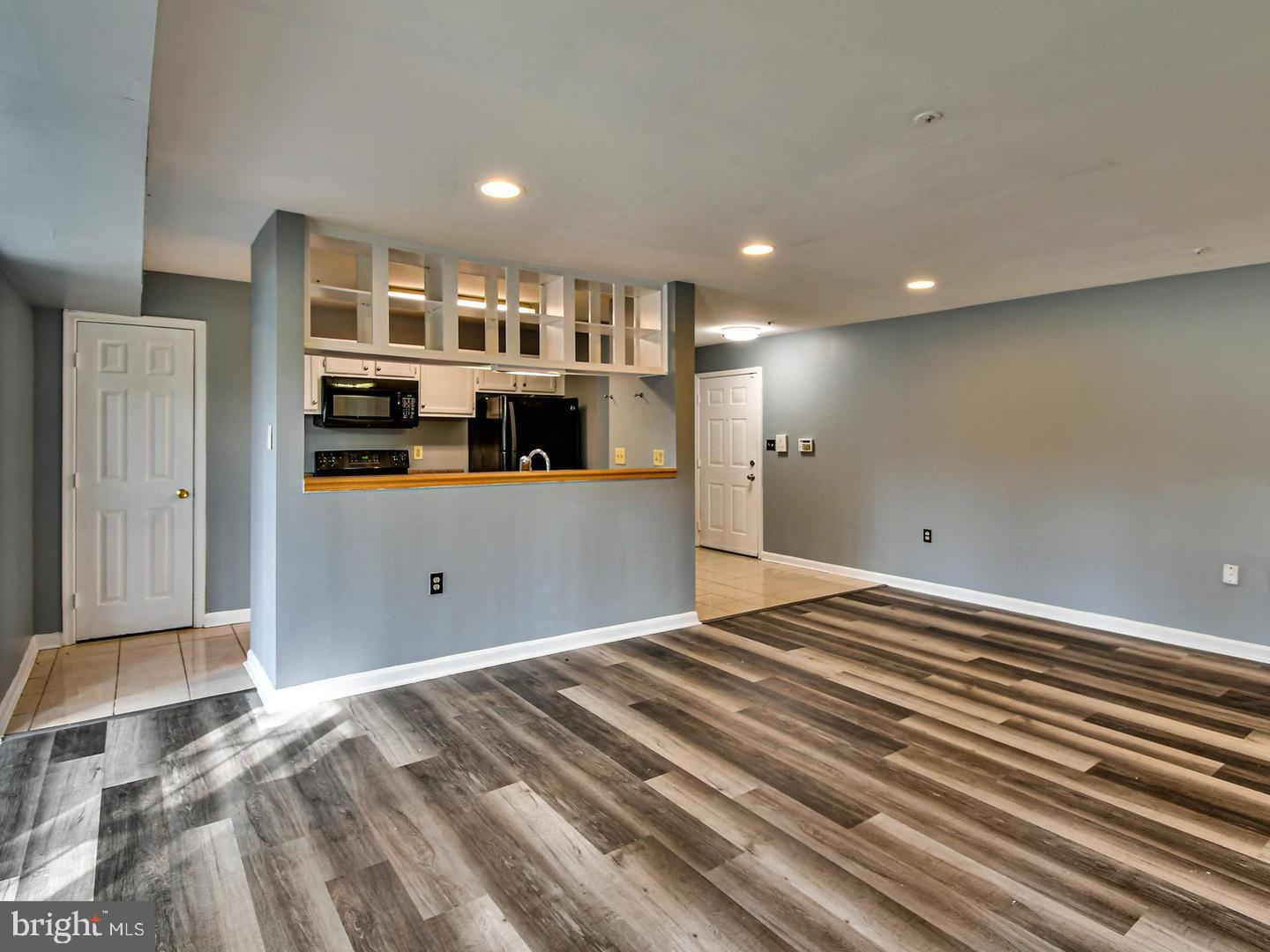 LAKE POINTE CONDOMINIUMS - Residential Lease