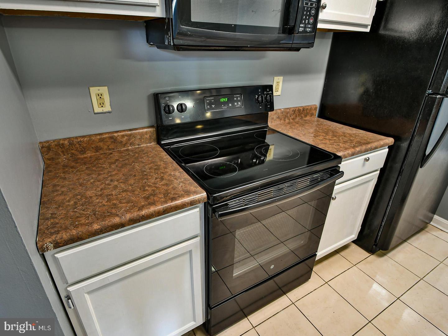 LAKE POINTE CONDOMINIUMS - Residential Lease