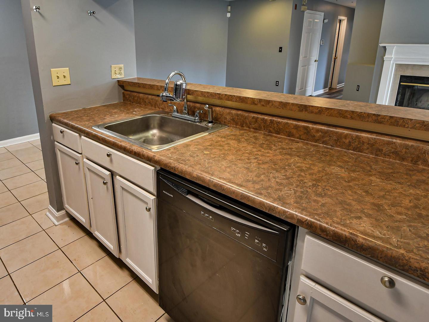 LAKE POINTE CONDOMINIUMS - Residential Lease