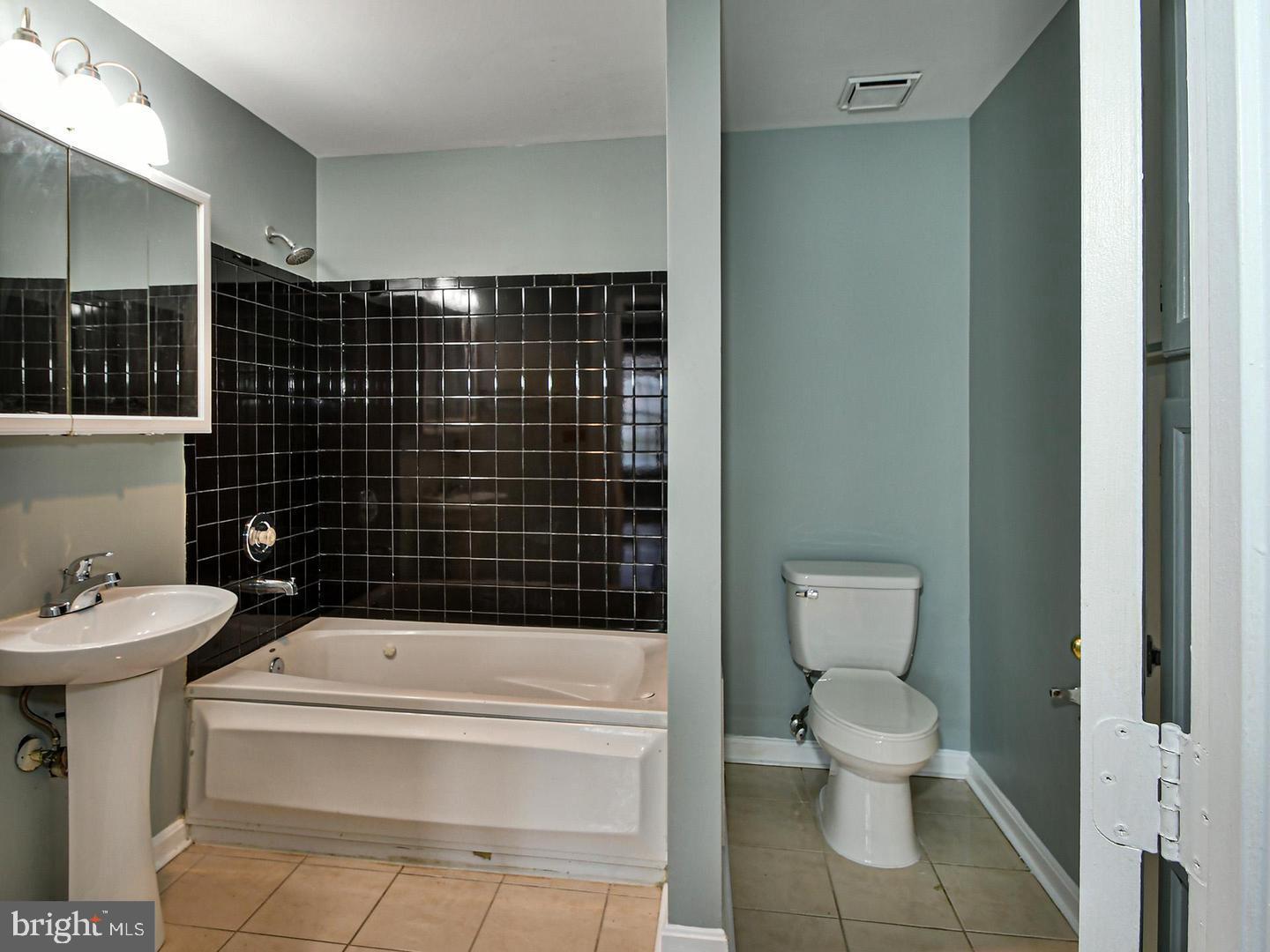 LAKE POINTE CONDOMINIUMS - Residential Lease