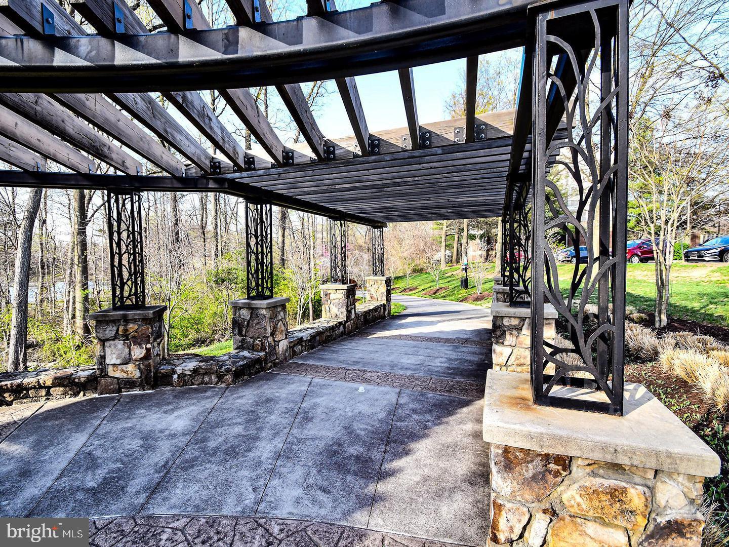 LAKE POINTE CONDOMINIUMS - Residential Lease