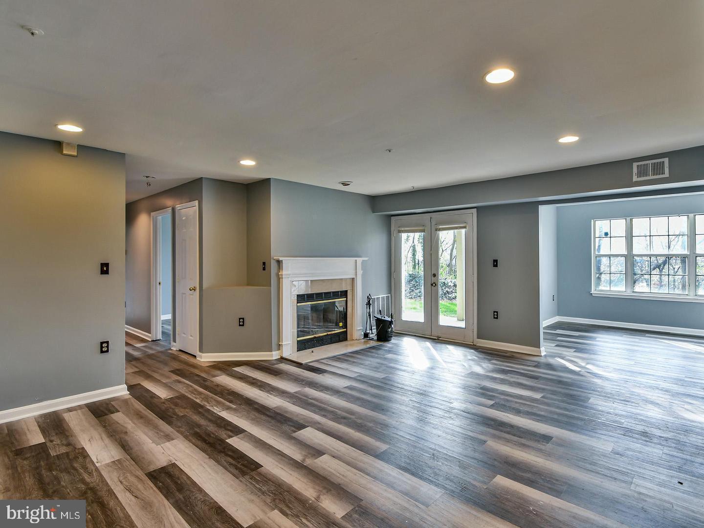 LAKE POINTE CONDOMINIUMS - Residential Lease