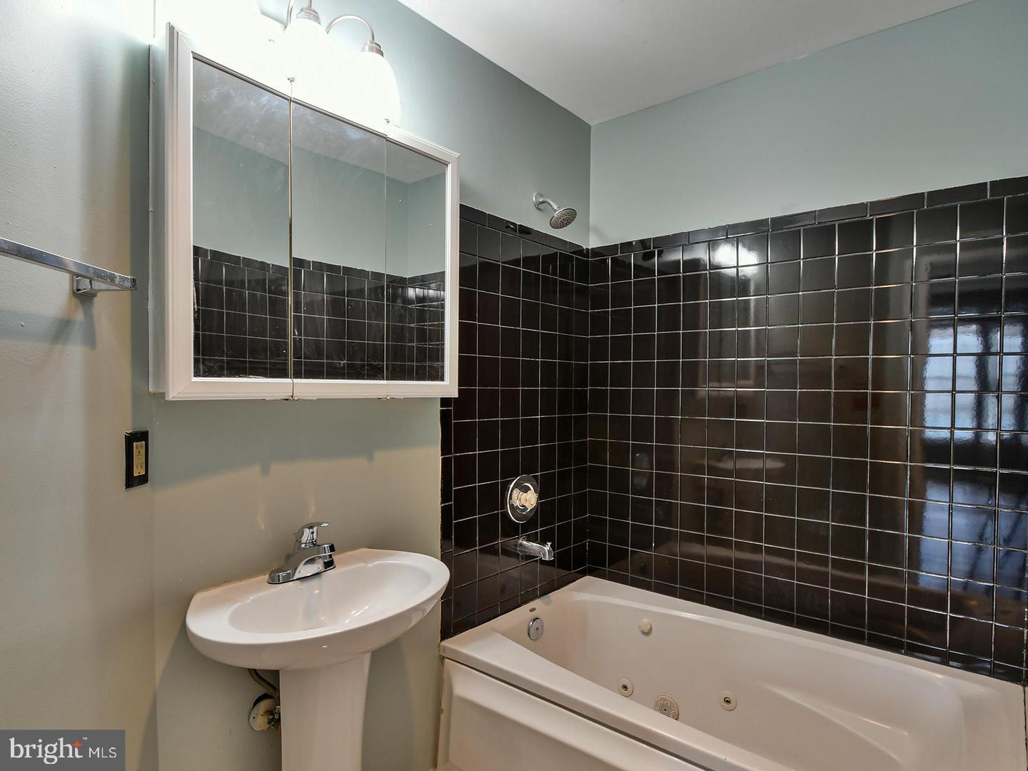 LAKE POINTE CONDOMINIUMS - Residential Lease