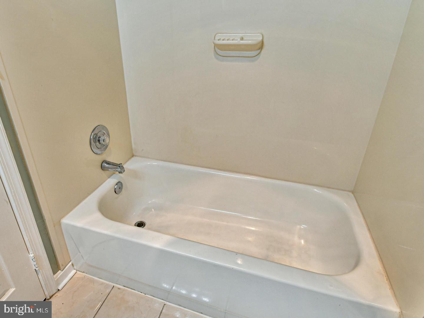 LAKE POINTE CONDOMINIUMS - Residential Lease