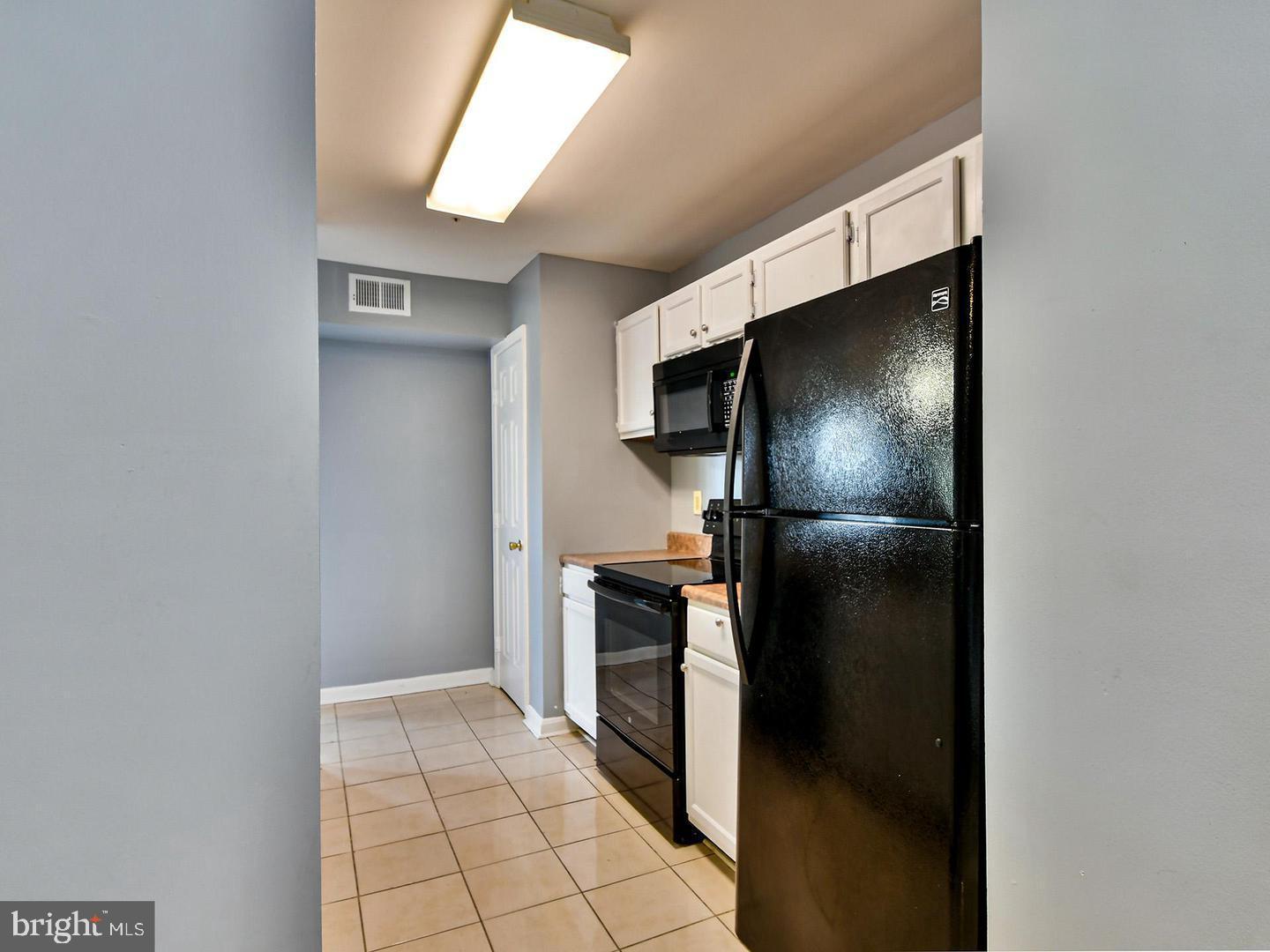 LAKE POINTE CONDOMINIUMS - Residential Lease