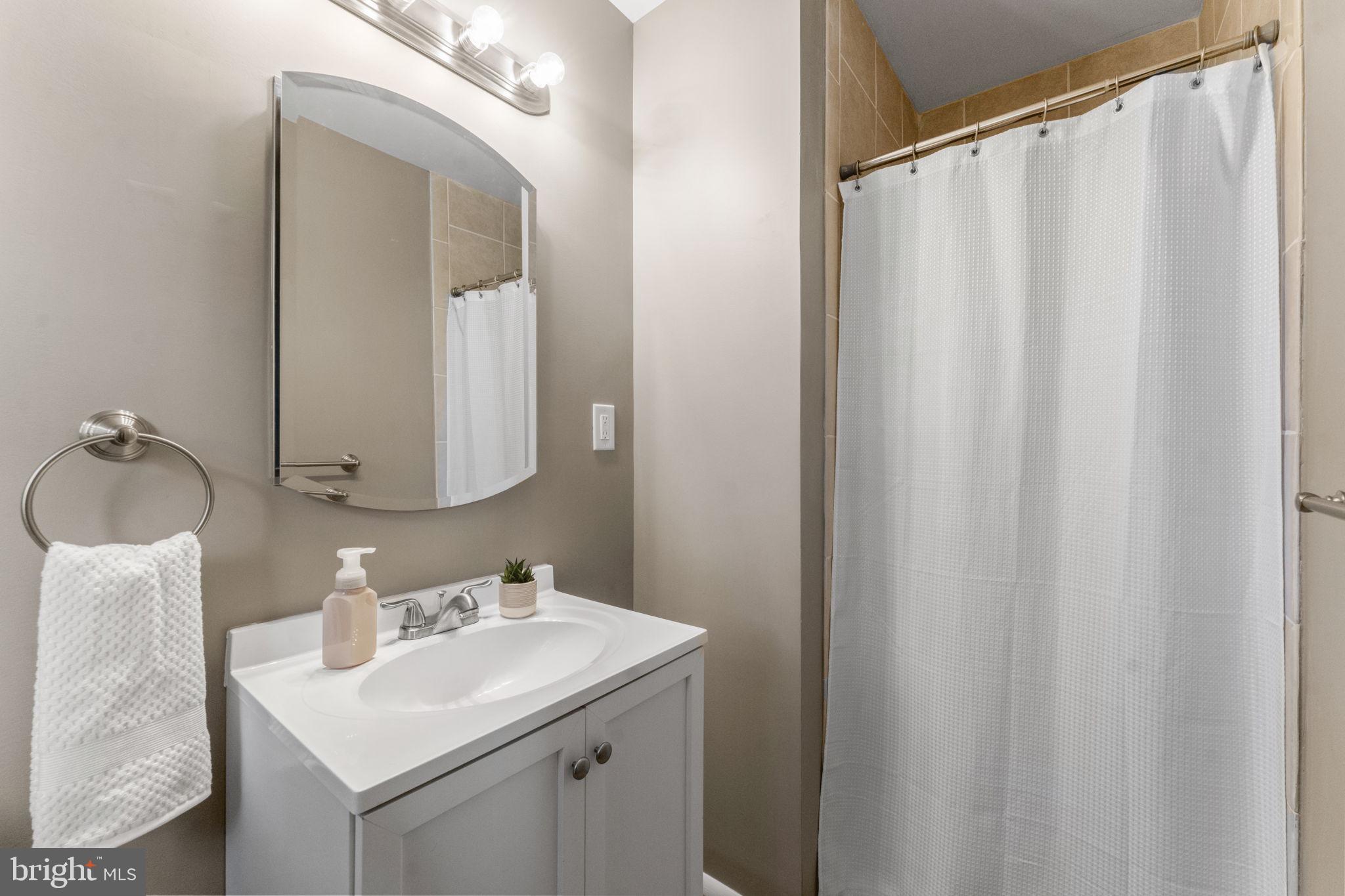 BROKEN HILLS - Residential