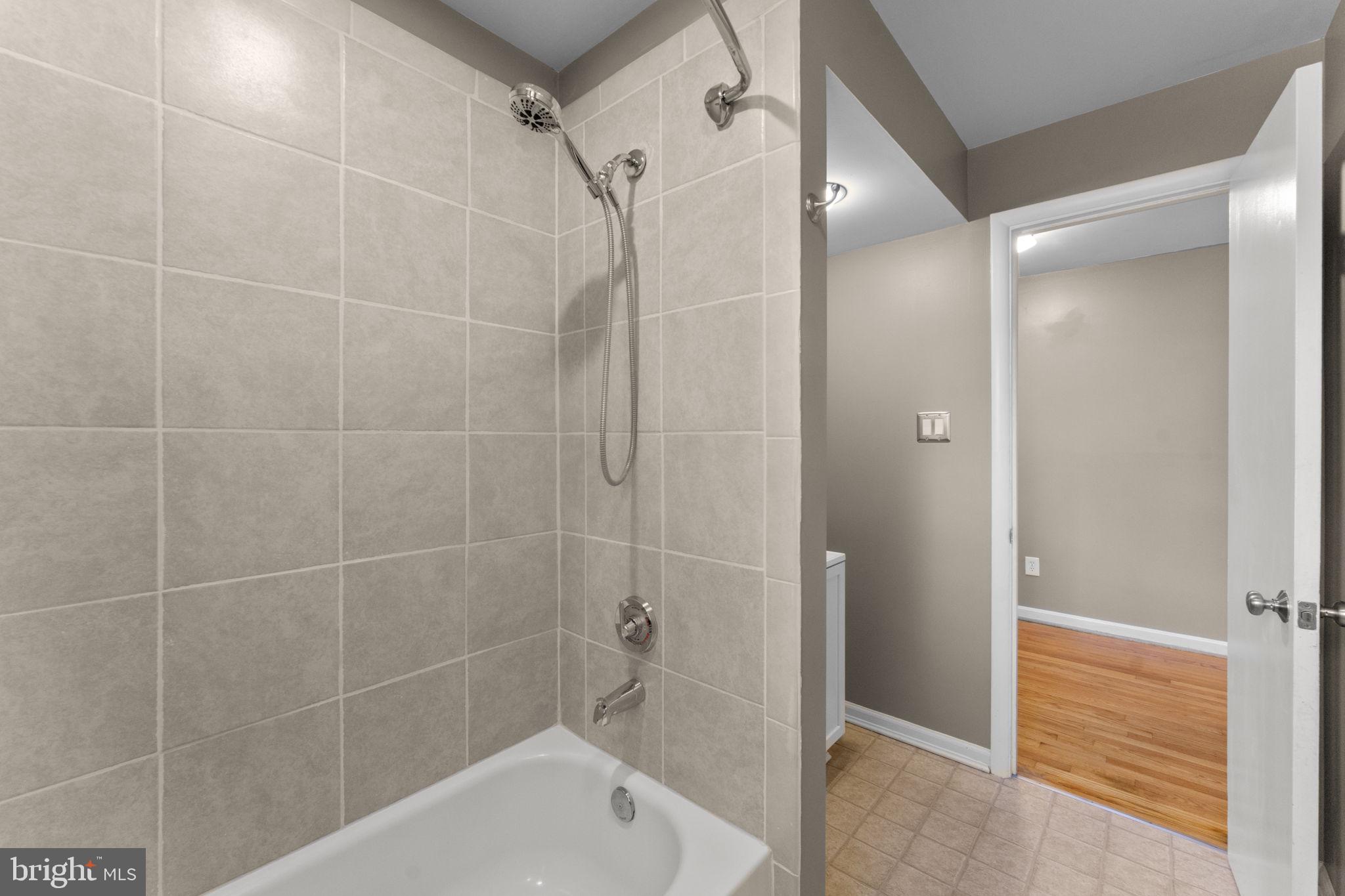 BROKEN HILLS - Residential