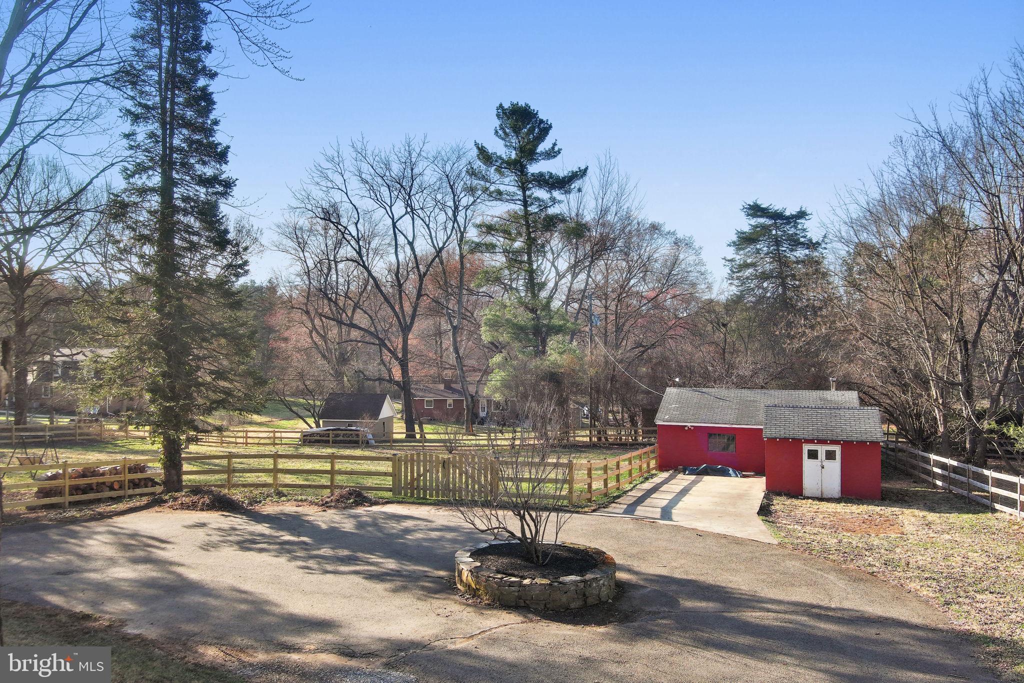 BROKEN HILLS - Residential