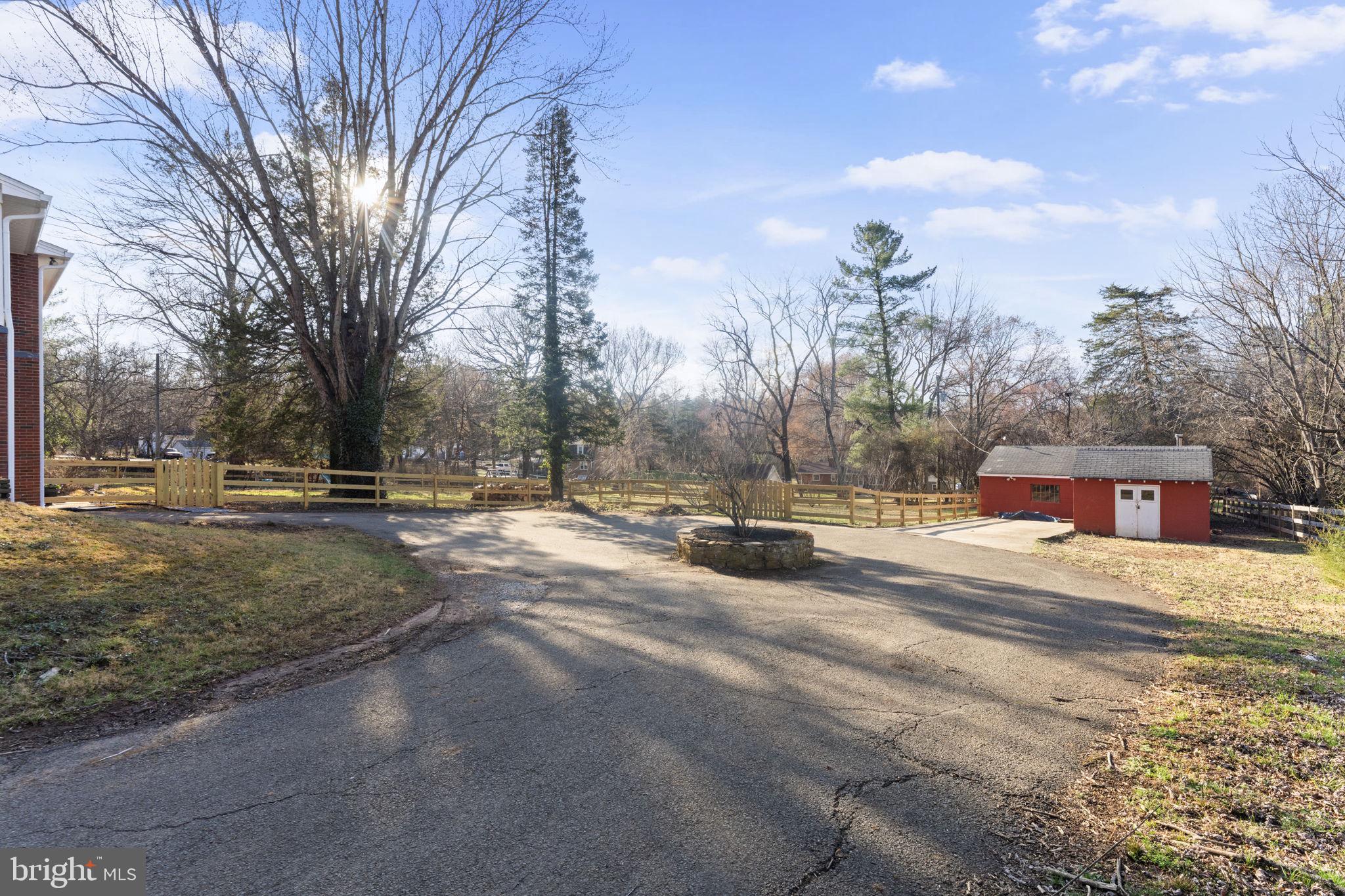 BROKEN HILLS - Residential