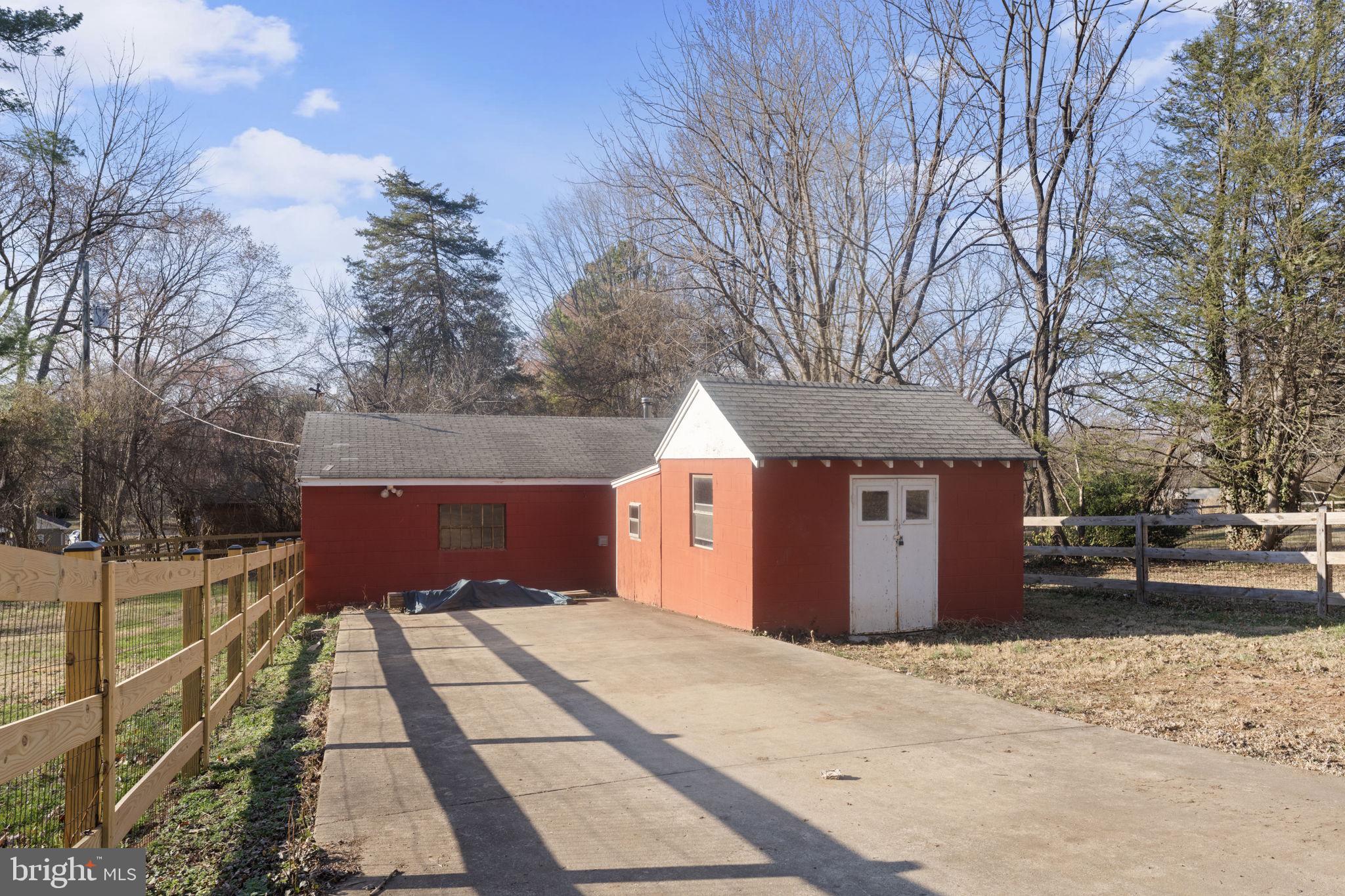 BROKEN HILLS - Residential