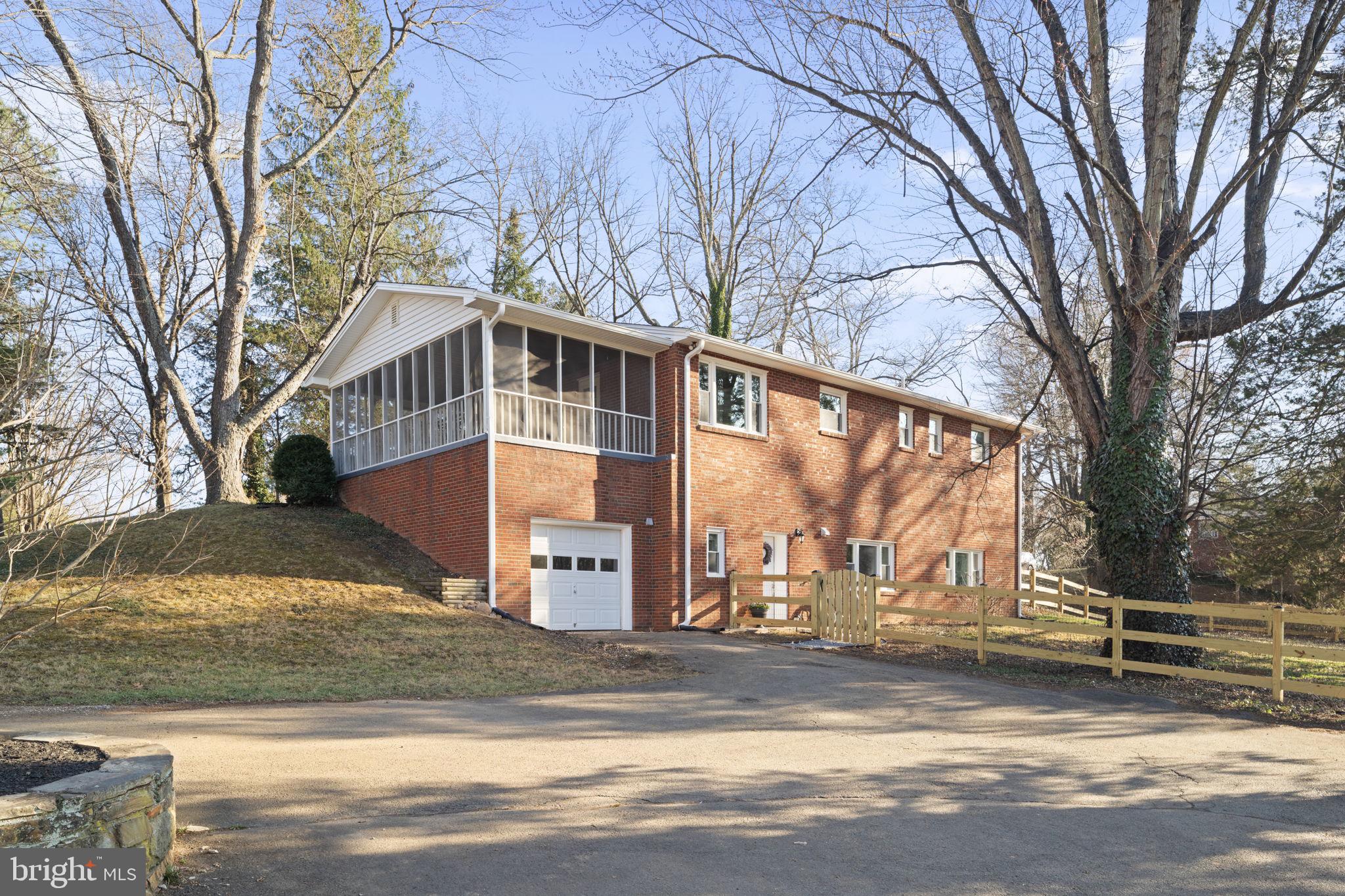 BROKEN HILLS - Residential