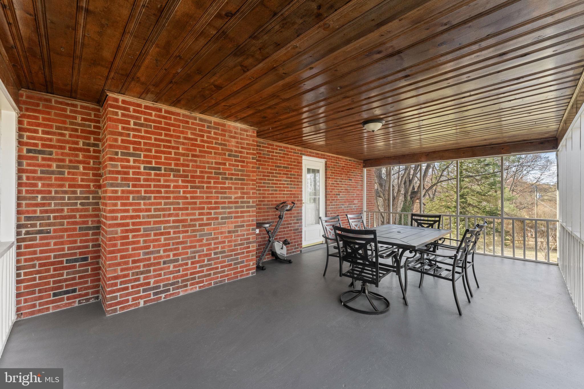 BROKEN HILLS - Residential