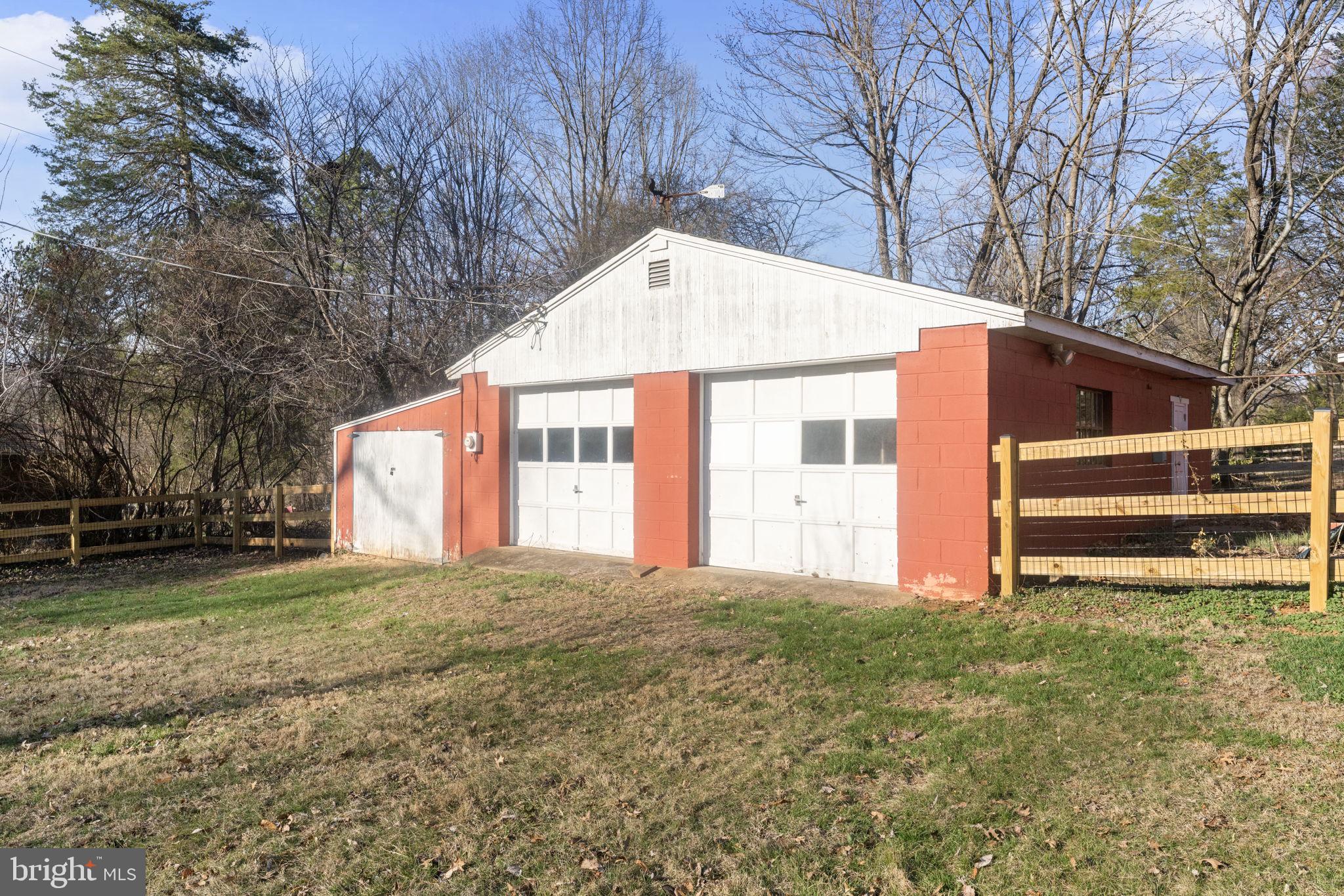 BROKEN HILLS - Residential