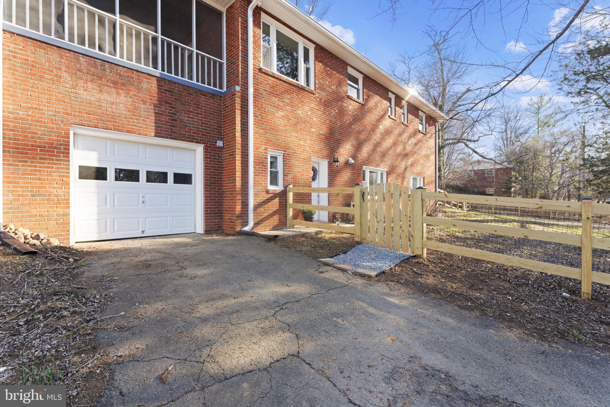 BROKEN HILLS - Residential