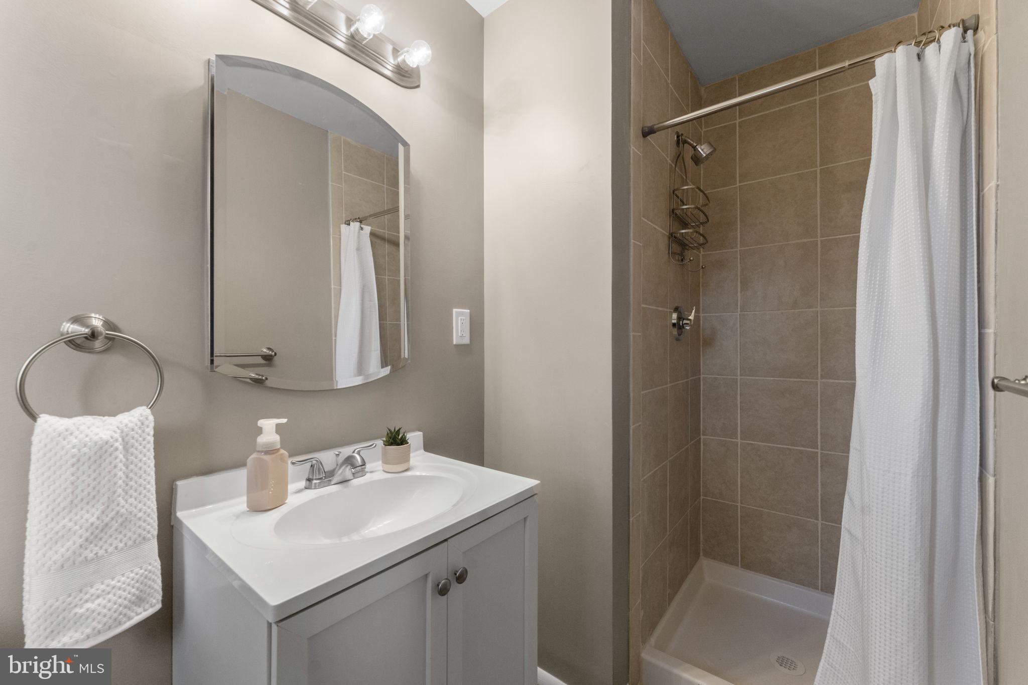 BROKEN HILLS - Residential