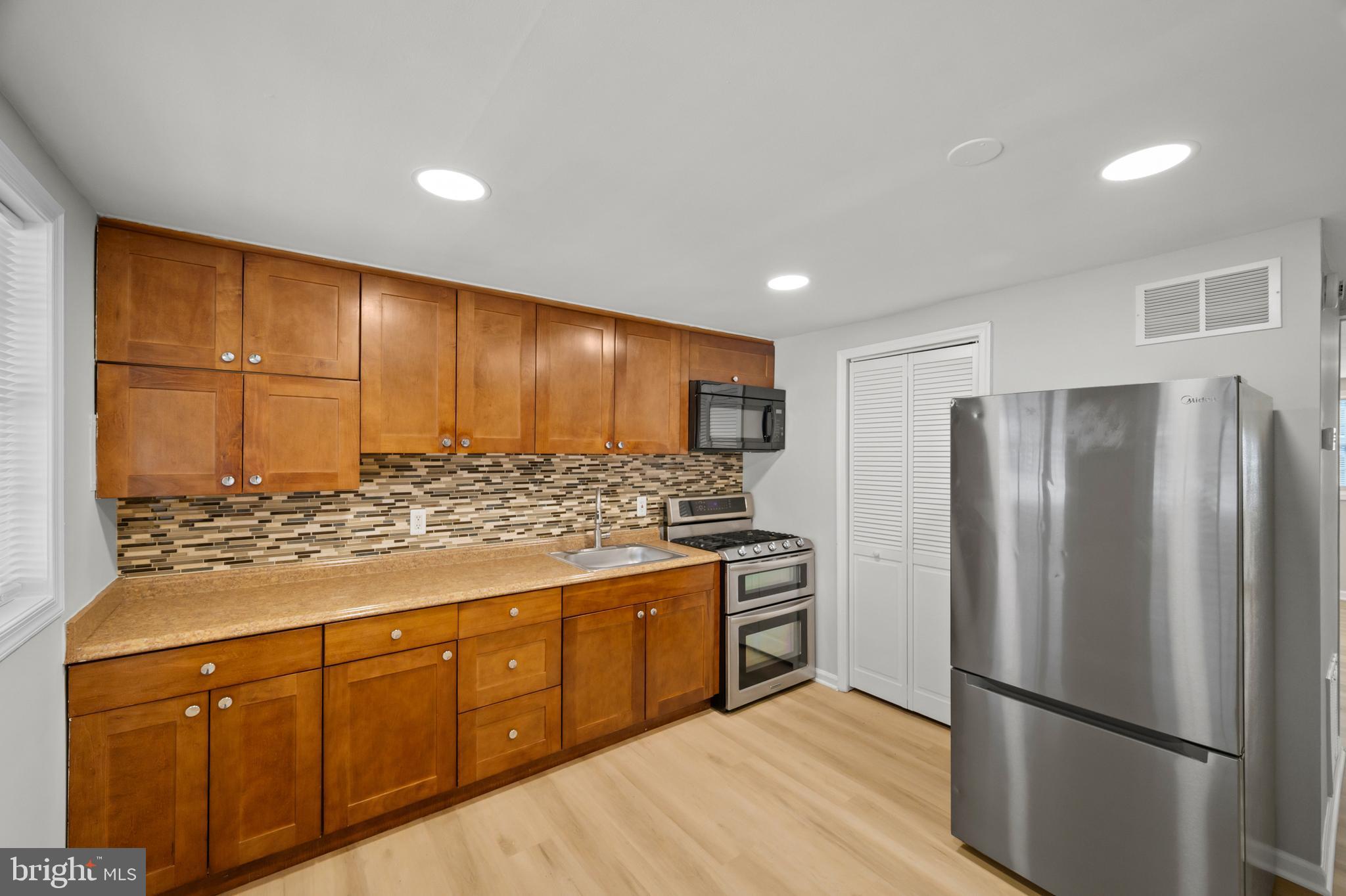 RIVERVIEW - Residential Lease