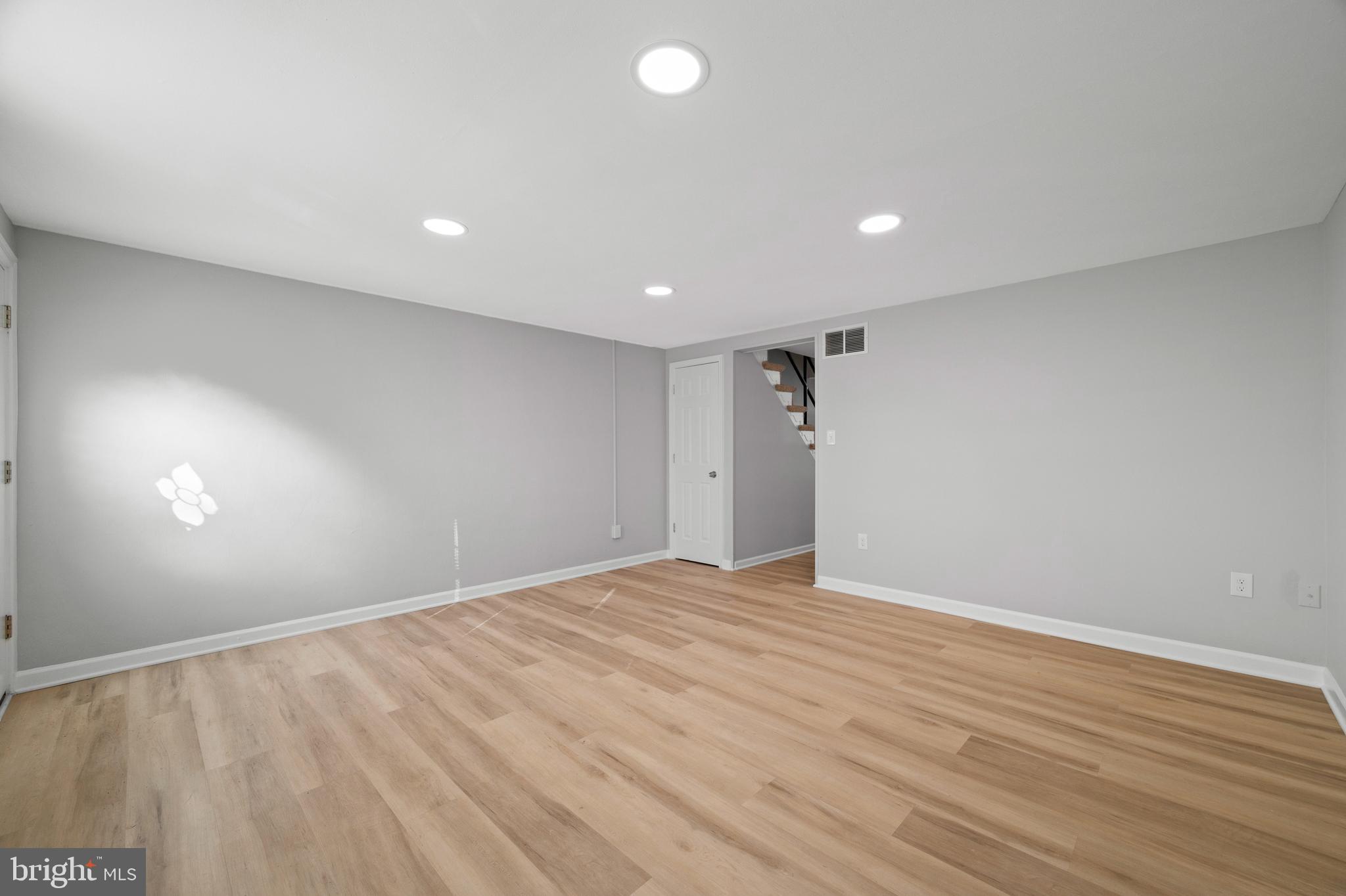 RIVERVIEW - Residential Lease