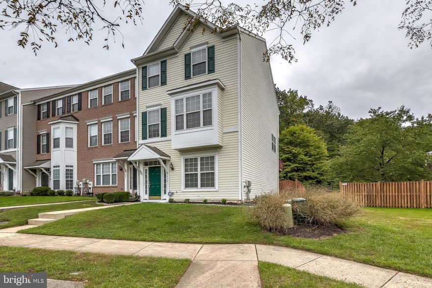 Gorgeous end unit newly updated with brand new carpet, fresh neutral paint and new stainless steel appliances.  There is a wide entry foyer leading to a entry-level family room with walk-out to fenced yard and patio.  There is an entry level bedroom and full bath, plus laundry on the entry level.  There are two master suites on the upper level, one with a walk-in closet and luxury bath with soaking tub, separate shower and dual vanity.  Both master suites are spacious.  The living/dining room includes a gas fireplace and opens to a large deck.  There is an enormous kitchen with breakfast bar, eating area, lots of counter space and cabinets.  Great condition, but must be AS IS from being sold by a Trustee.