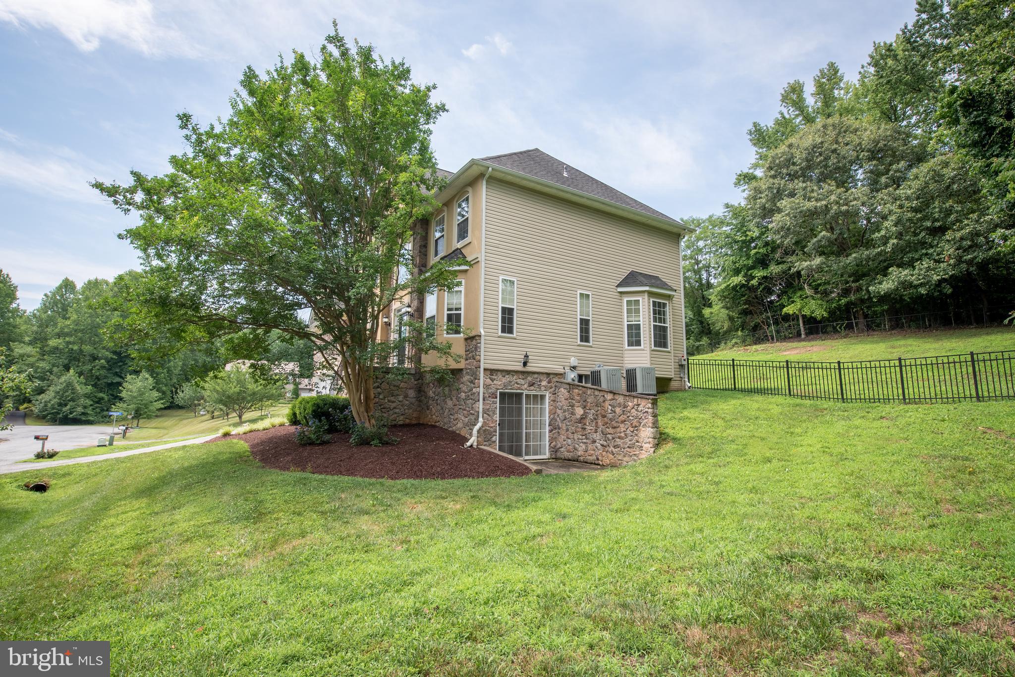 5034 BARRINGTON LANE