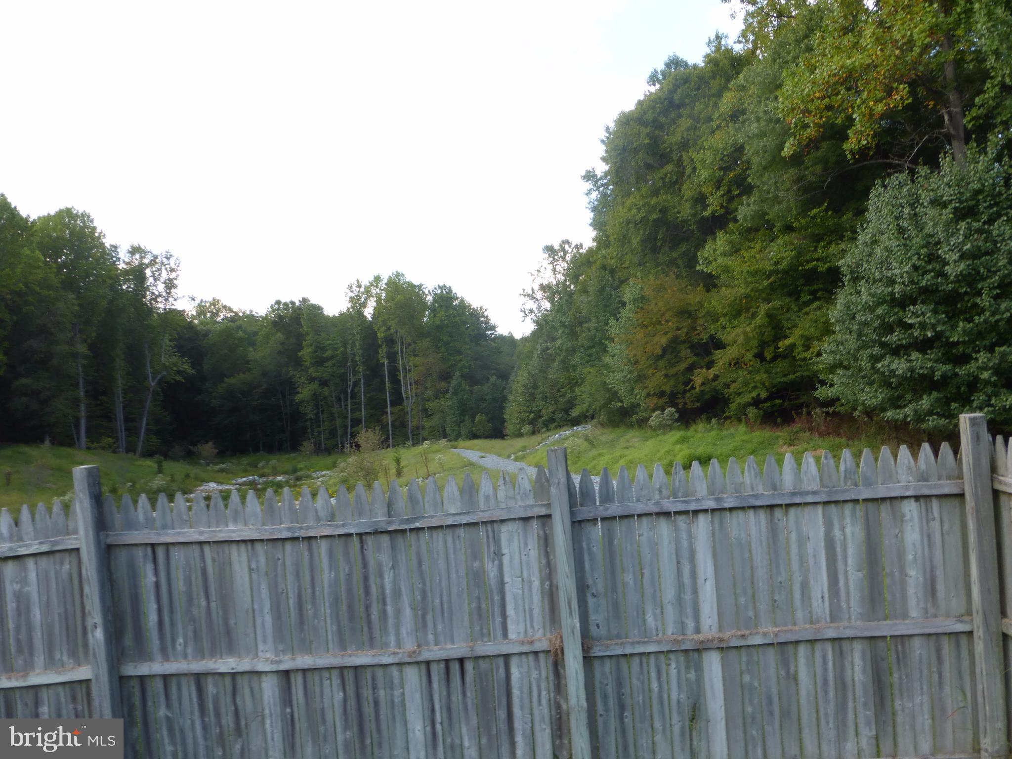 TANGLEWOOD TOWNHOMES SUB - Residential Lease