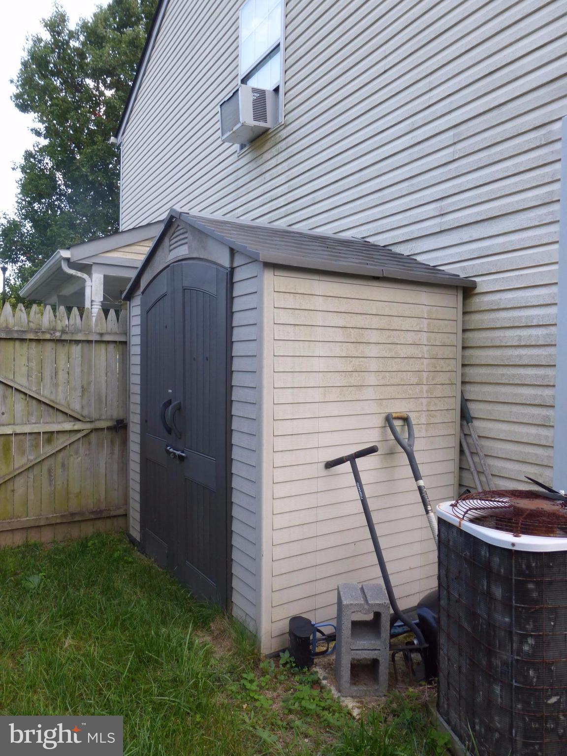 TANGLEWOOD TOWNHOMES SUB - Residential Lease