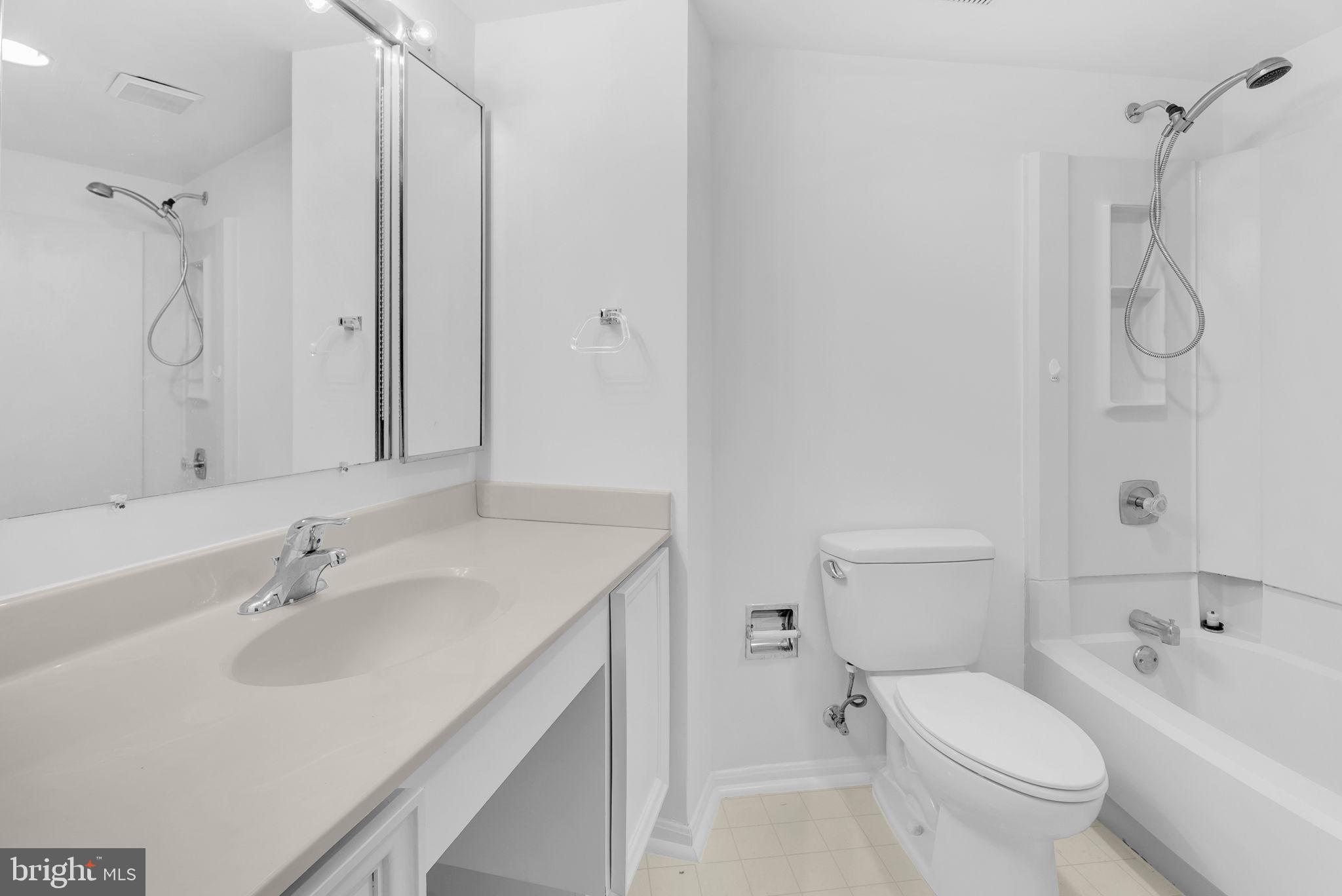 MONTEBELLO - Residential Lease