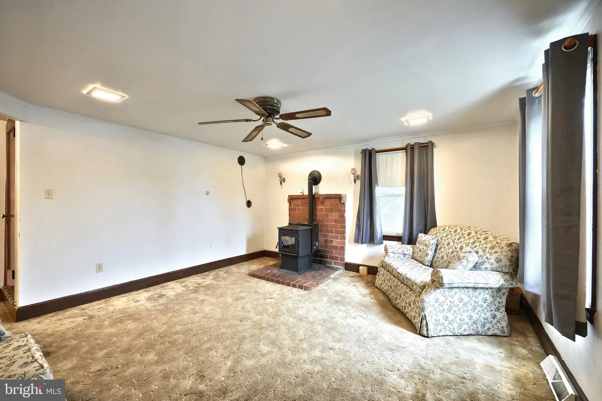 Dallastown, Pennsylvania 17313, United States, 4 Bedrooms Bedrooms, ,1 BathroomBathrooms,Residential,Active,218277