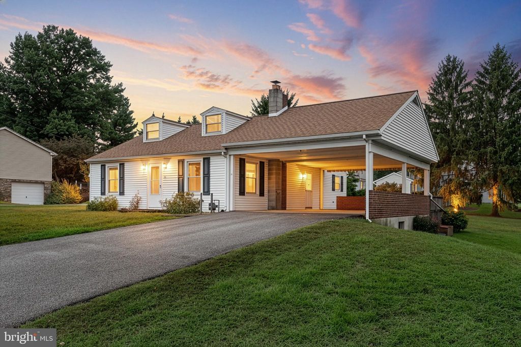 Photo of 2981 Sunset Drive, DALLASTOWN, PA 17313 (MLS # PAYK2090792)