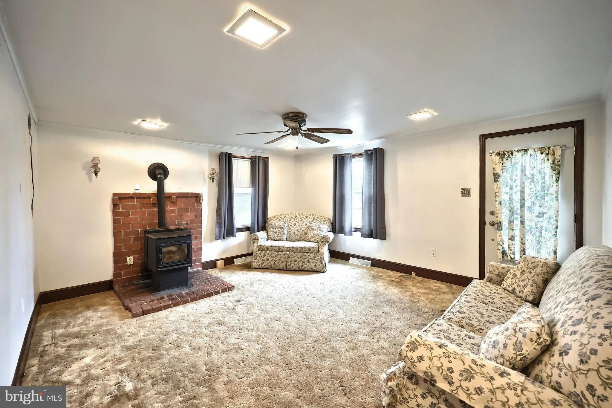 Dallastown, Pennsylvania 17313, United States, 4 Bedrooms Bedrooms, ,1 BathroomBathrooms,Residential,Active,218277