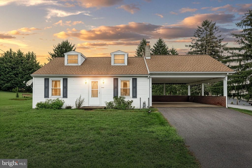 Photo of 2981 Sunset Drive, DALLASTOWN, PA 17313 (MLS # PAYK2090792)