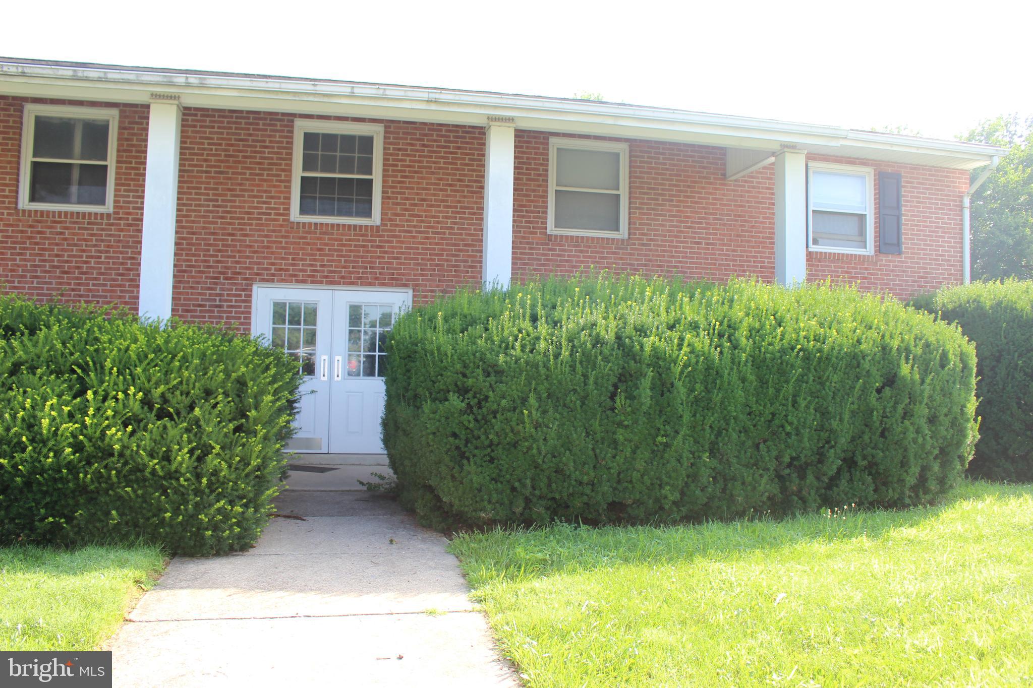 Excellent condition apartment available for lease in Millcreek Acres neighborhood. Spacious 2nd floor unit has 2 bedrooms, full bath, fully equipped kitchen and laundry, living and dining room. Off-street parking. No smoking. No pets. Listing agent is owner. Applicants may inquire via email.