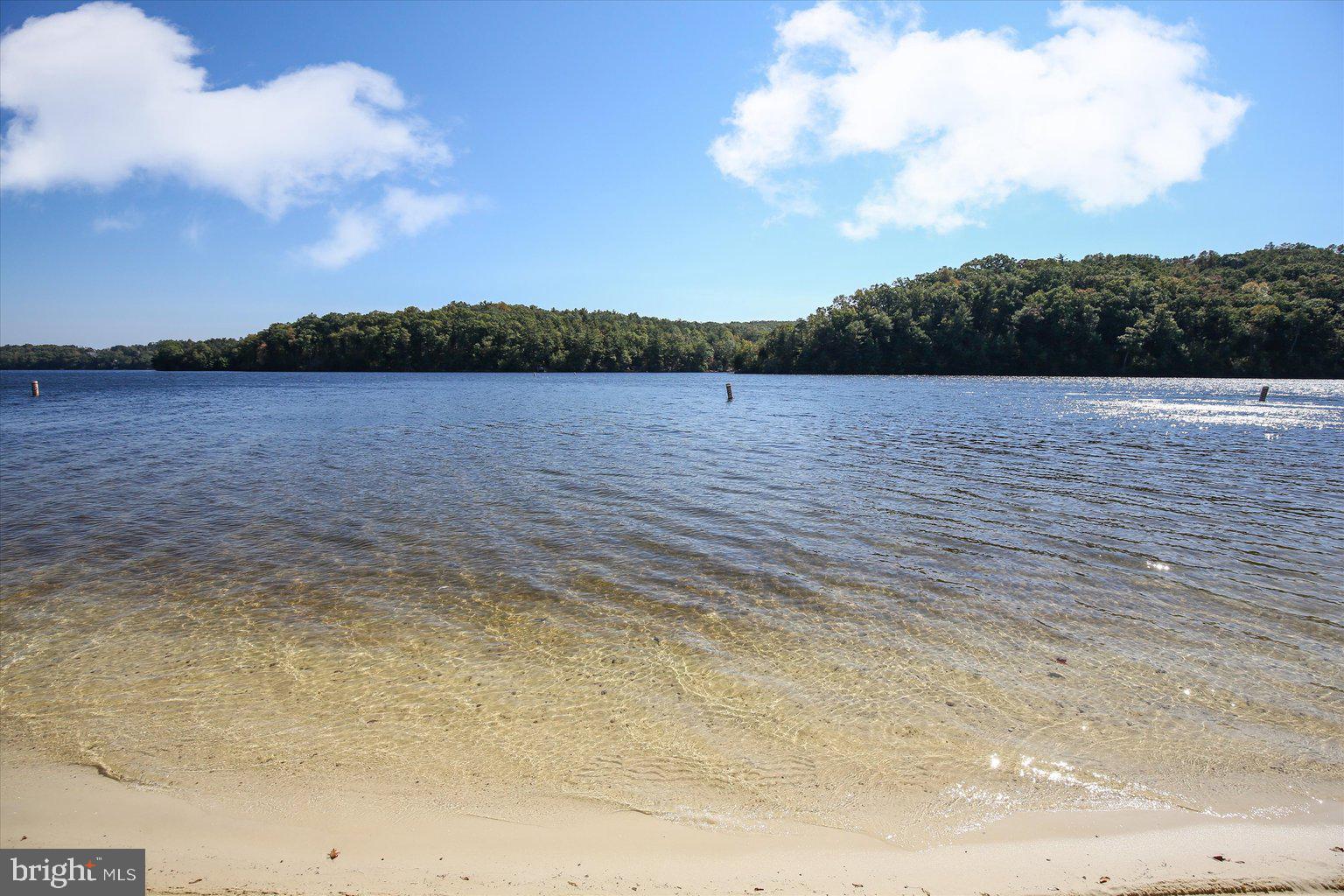 LAKE HOLIDAY ESTATES - Land