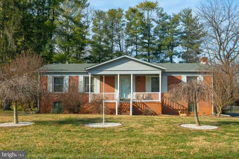 19 CARDINAL DRIVE SHEPHERDSTOWN WV 25443