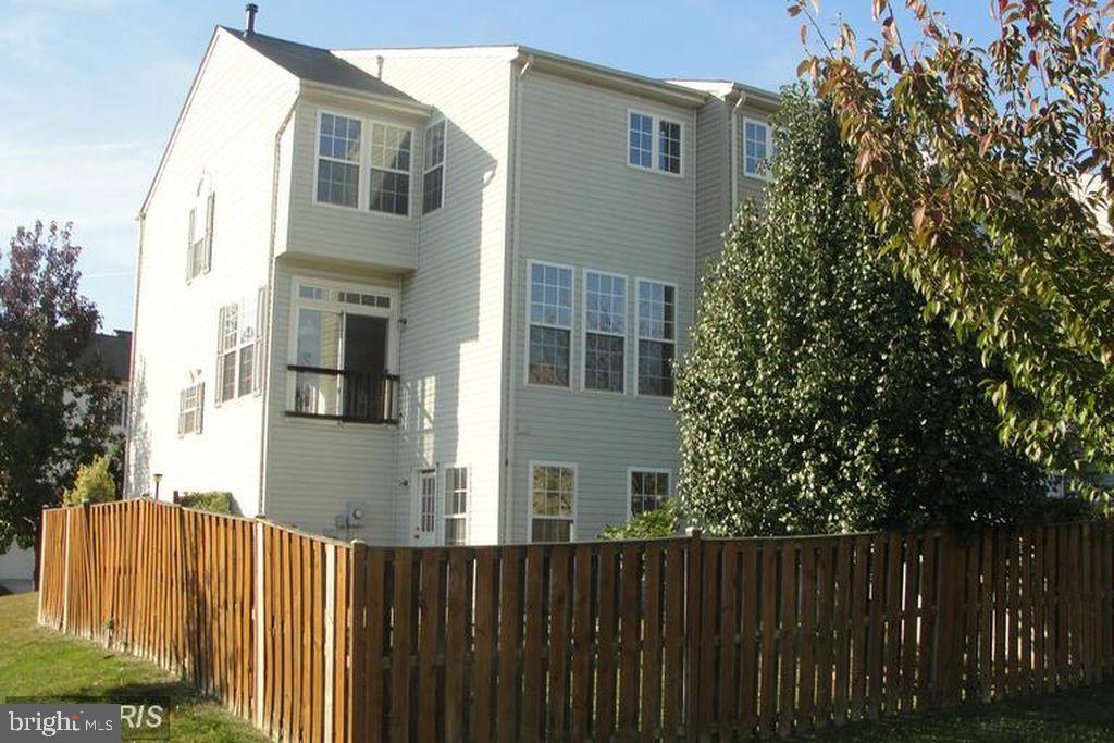 RIVERSIDE STATION - Residential Lease