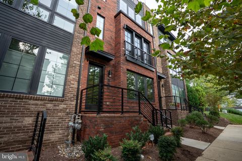 1962 ROLAND CLARKE PLACE RESTON VA 20191