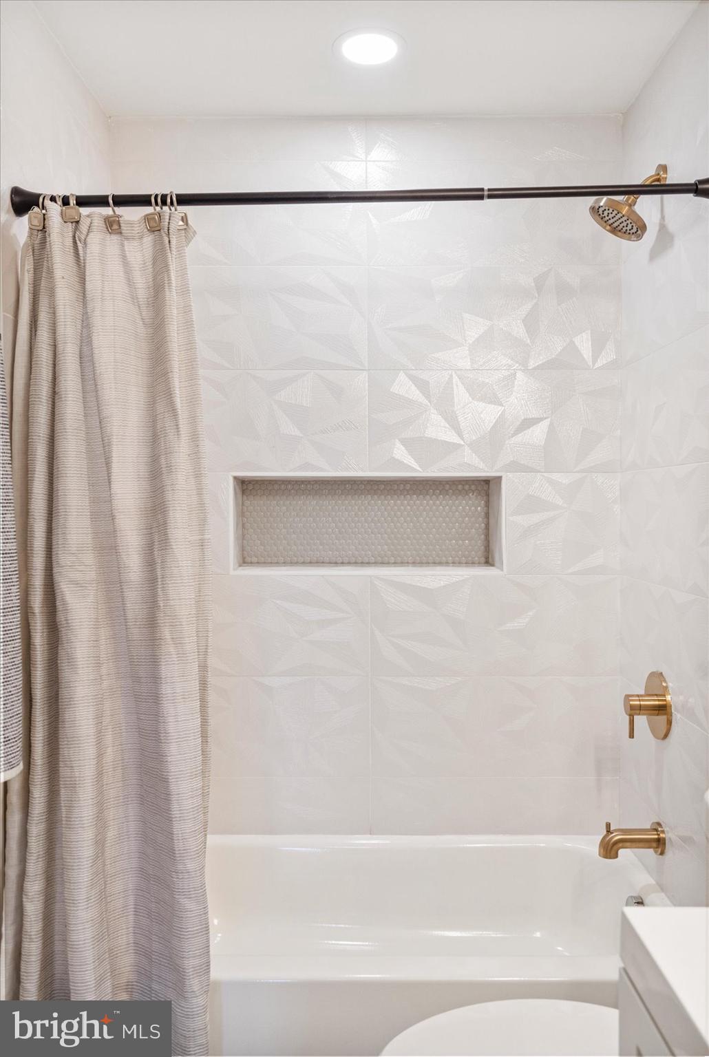 GARWYN OAKS - Residential