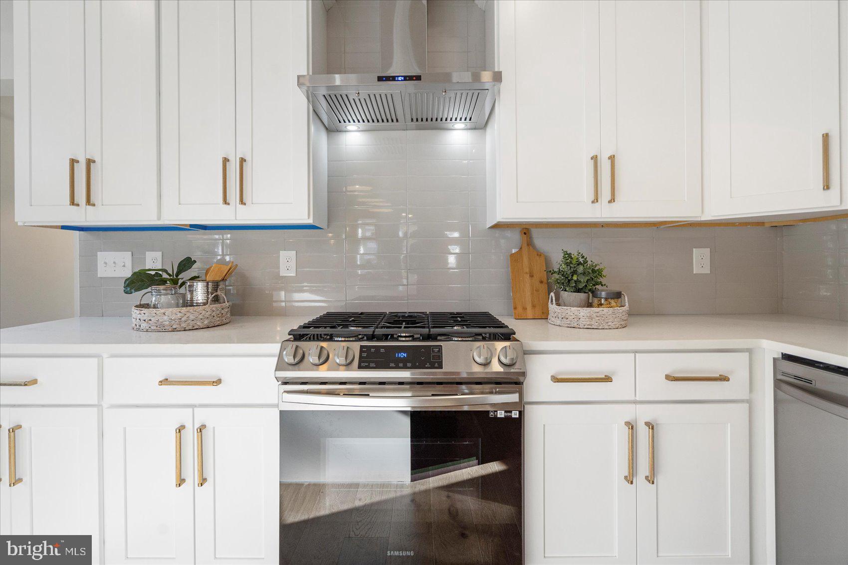 GARWYN OAKS - Residential