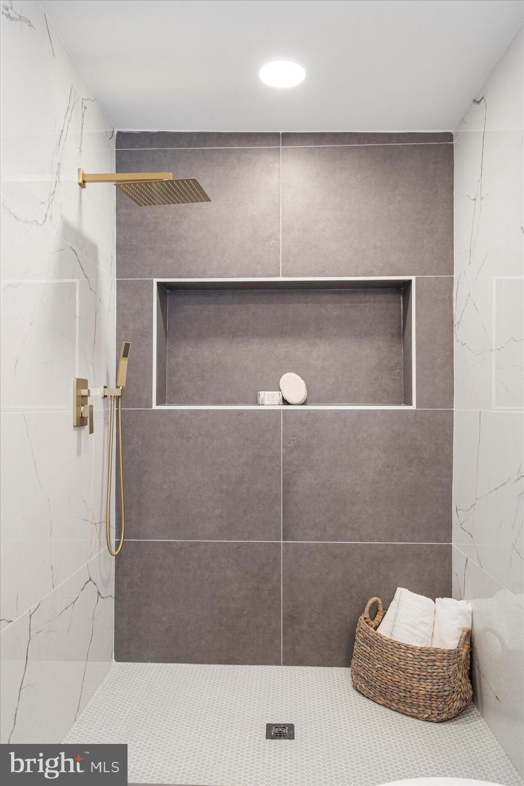 GARWYN OAKS - Residential