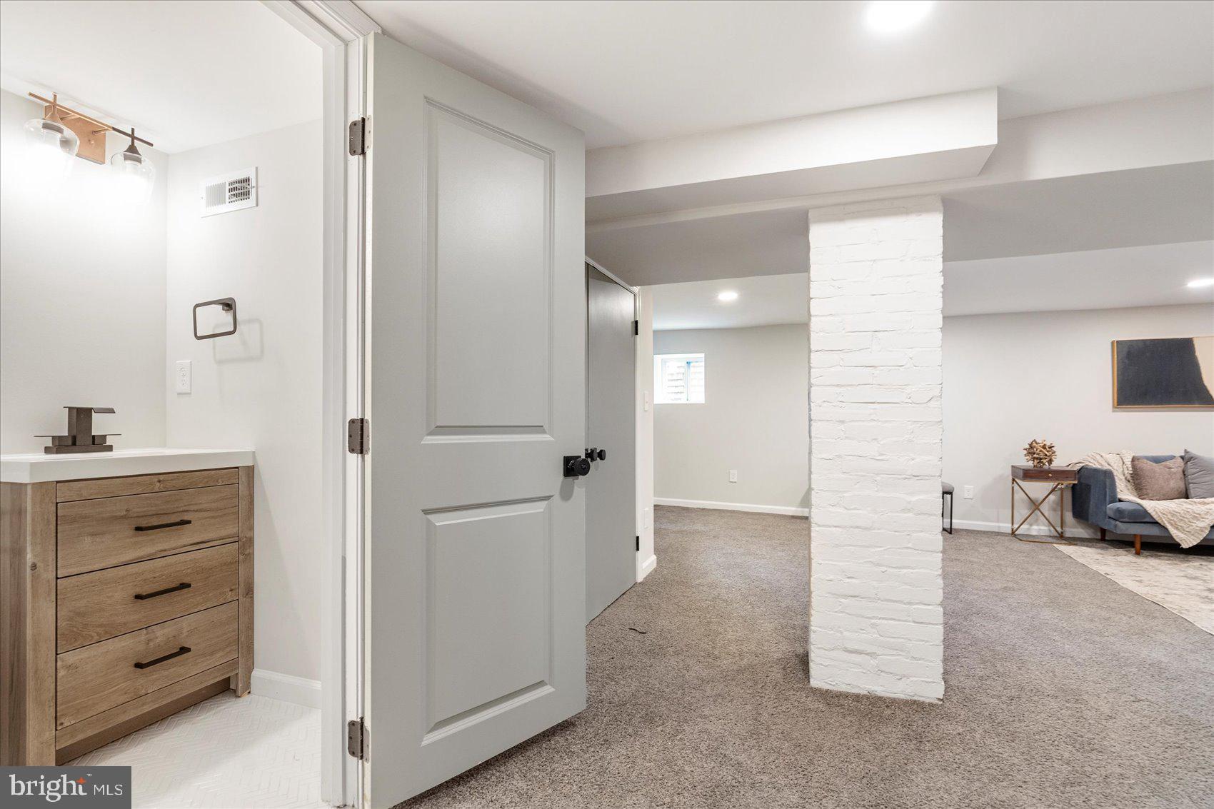 GARWYN OAKS - Residential