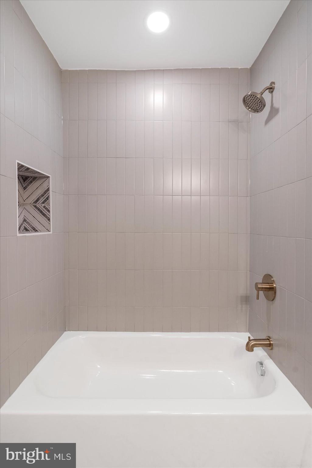 GARWYN OAKS - Residential