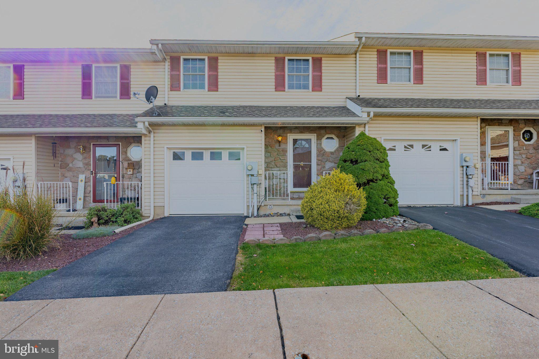 4 MONMOUTH COURT
