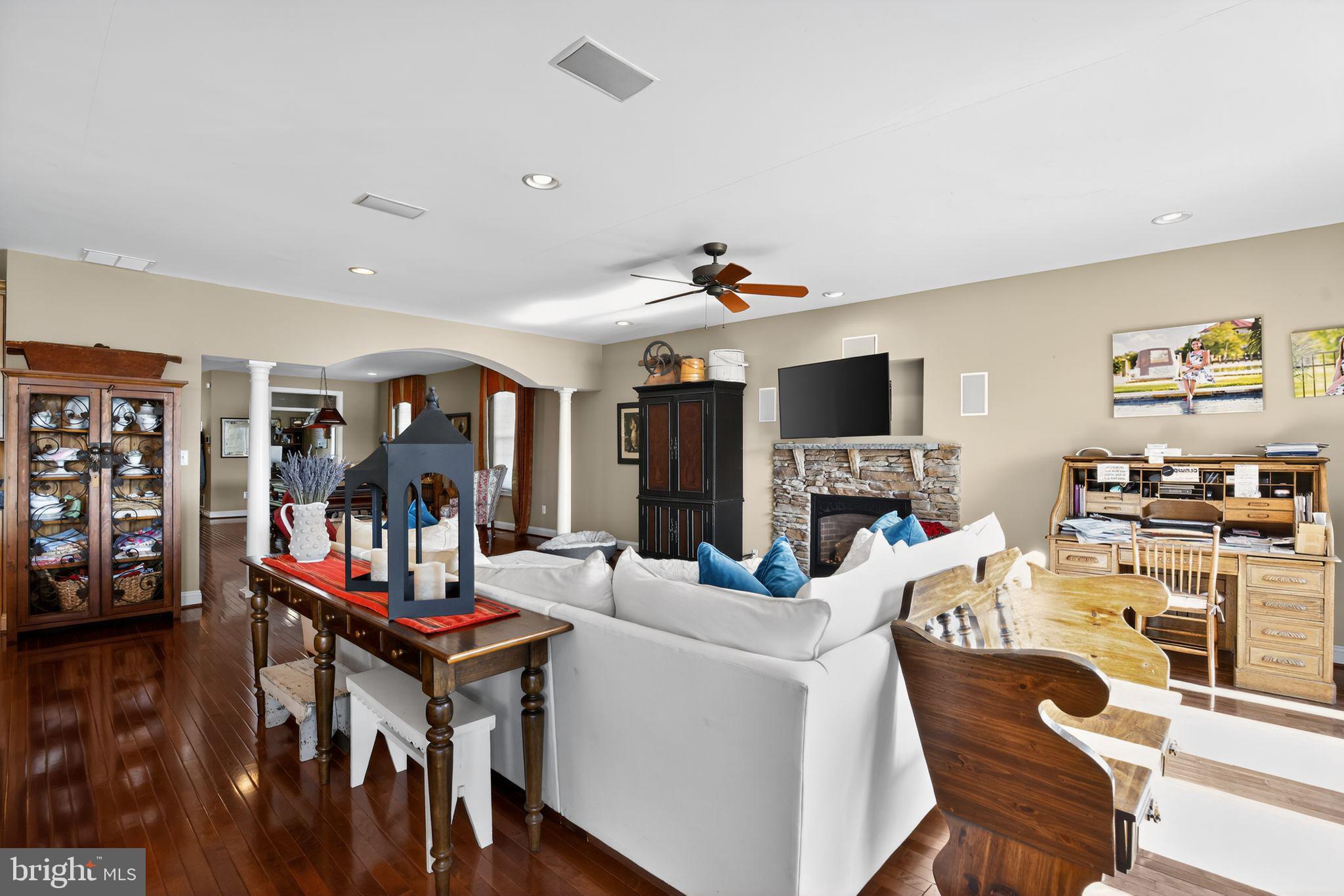 BOWLEYS QUARTERS - Residential