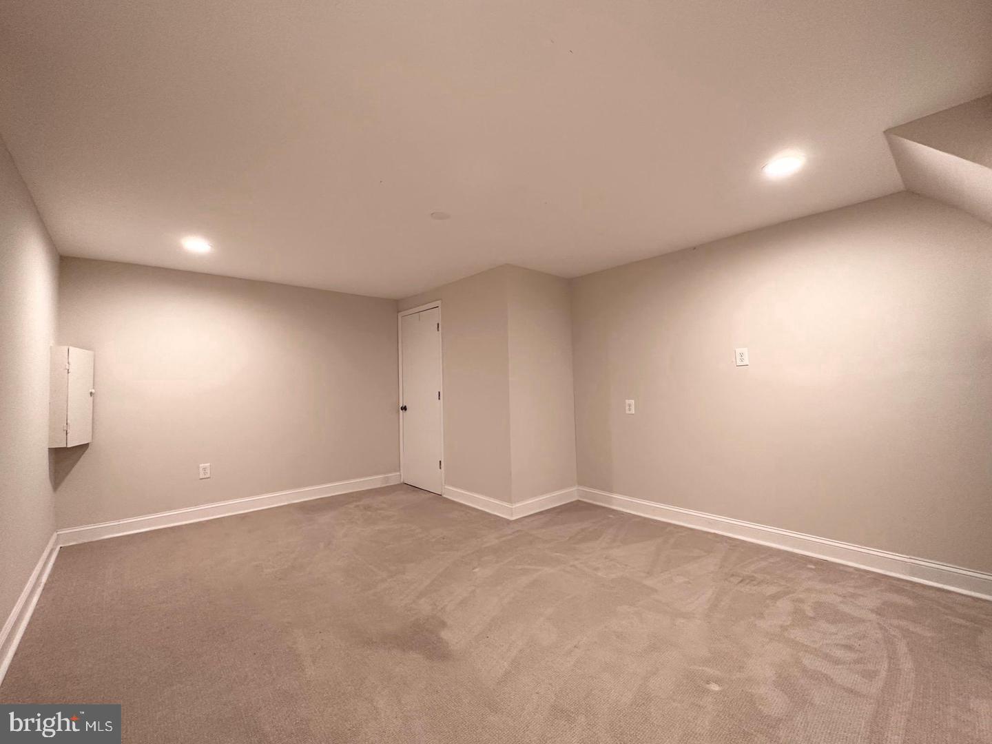 MOSBY COLUMBIA - Residential Lease