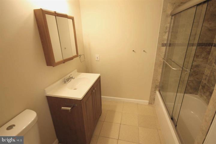 MOSBY COLUMBIA - Residential Lease