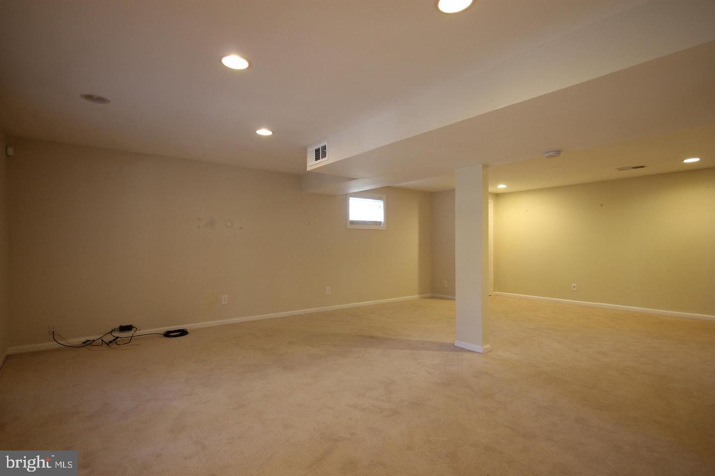 MOSBY COLUMBIA - Residential Lease