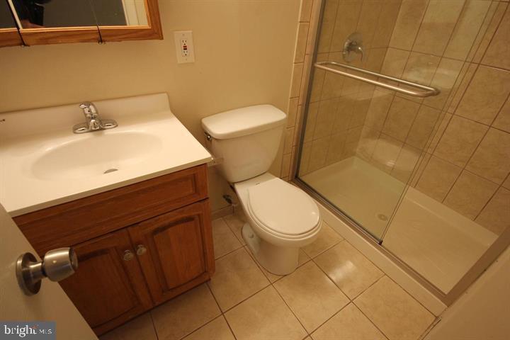 MOSBY COLUMBIA - Residential Lease