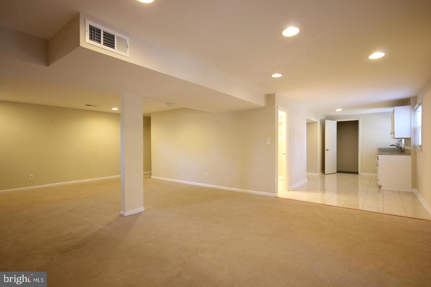 MOSBY COLUMBIA - Residential Lease