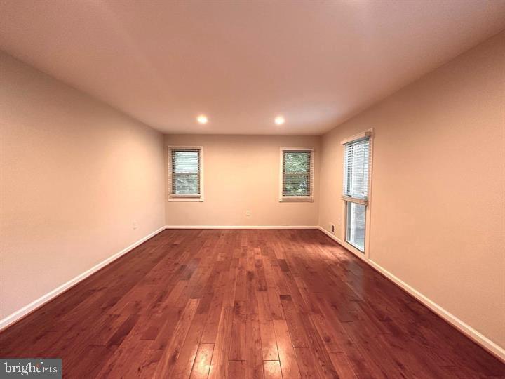 MOSBY COLUMBIA - Residential Lease