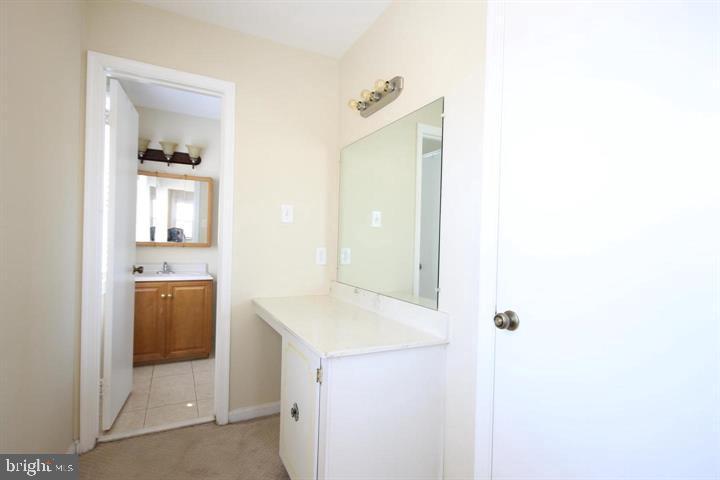 MOSBY COLUMBIA - Residential Lease