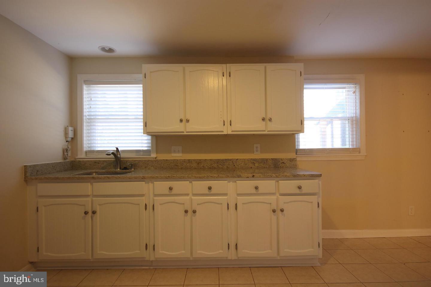 MOSBY COLUMBIA - Residential Lease